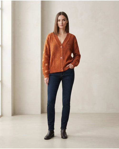 Amelia | Elegant Cable-Knit Cardigan for Autumn/Winter - Front View
