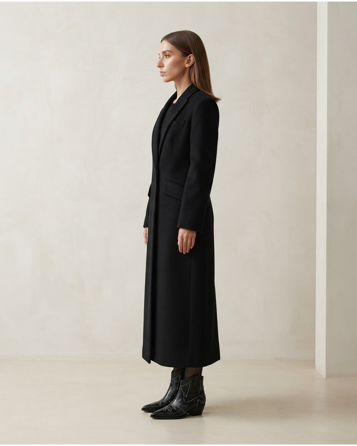 Amelia | Elegant Tailored Coat for Winter - Side View