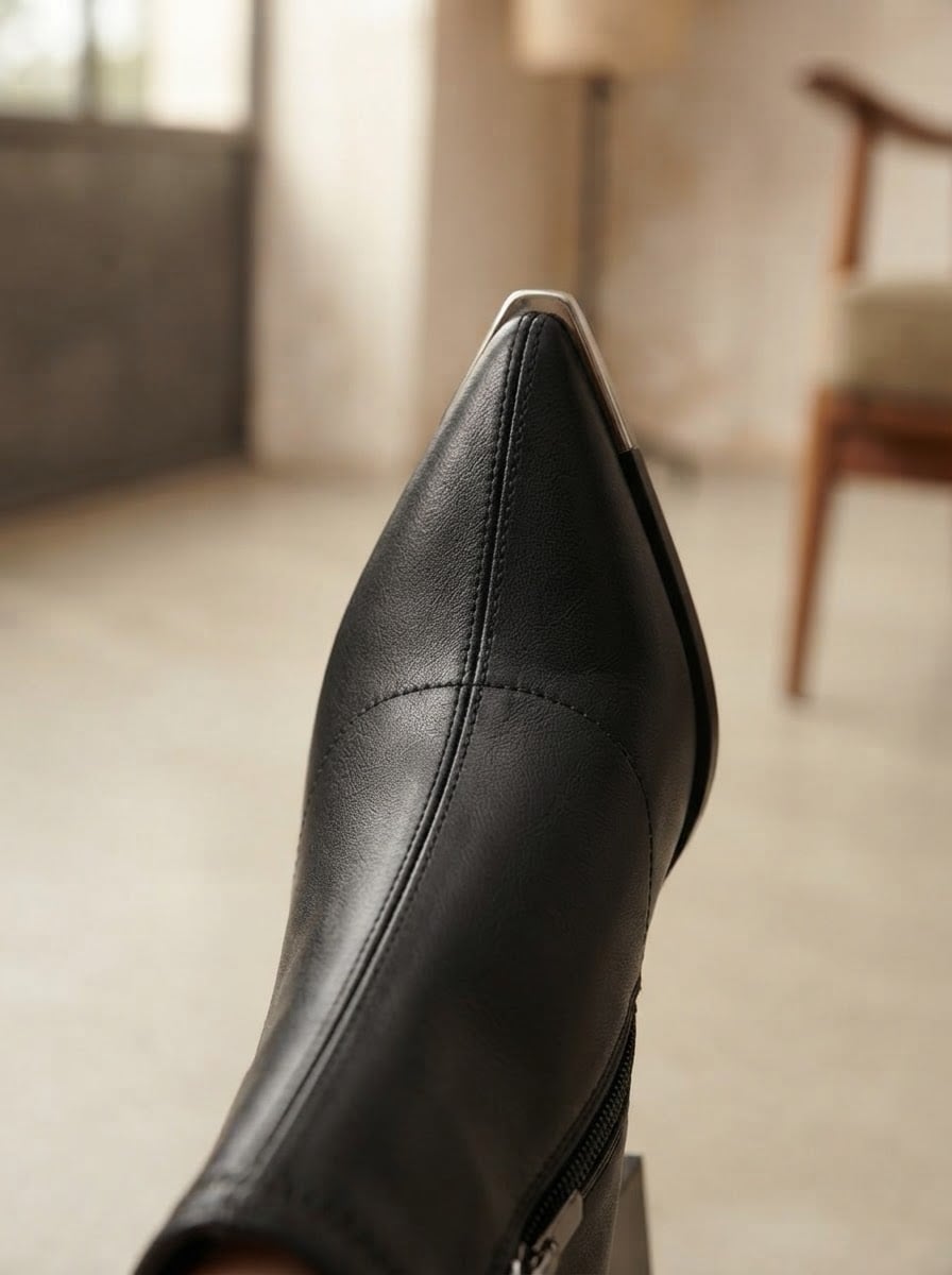 Charlotte - Chelsea Riding Boots - detail close-up