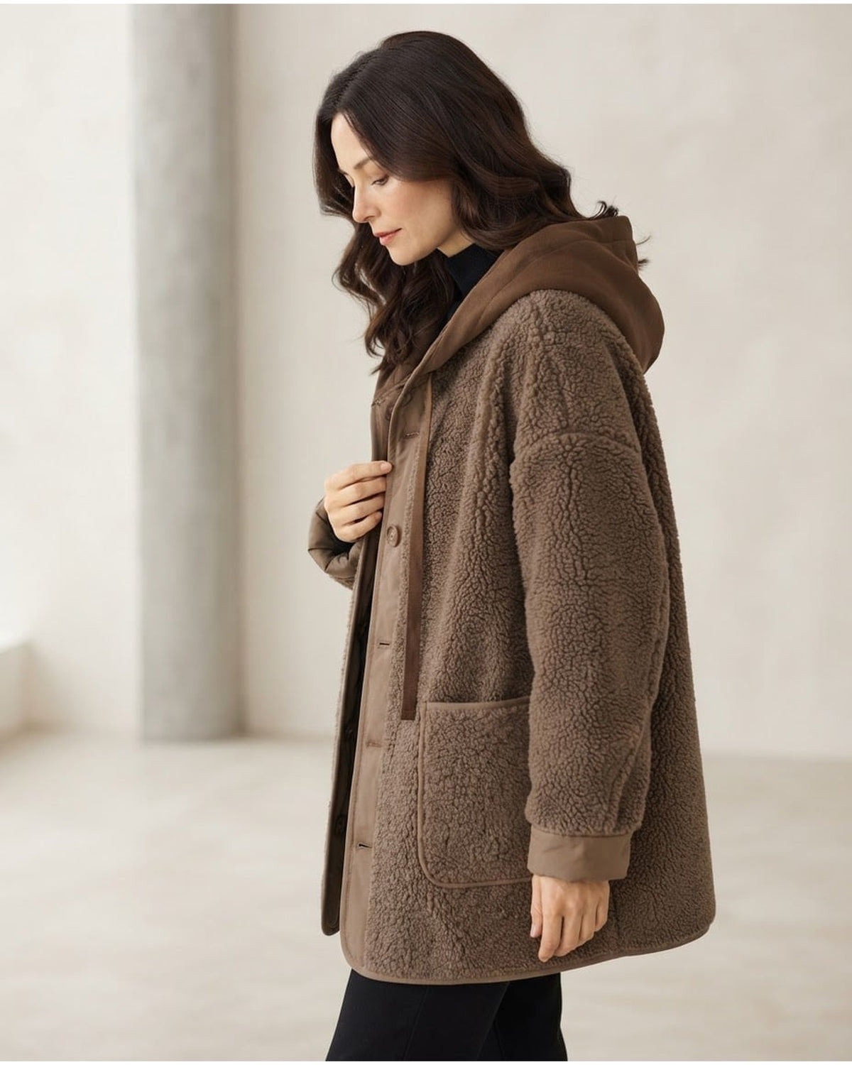 Charlotte | Effortless Hooded Sherpa Jacket for Autumn/Winter - Side View