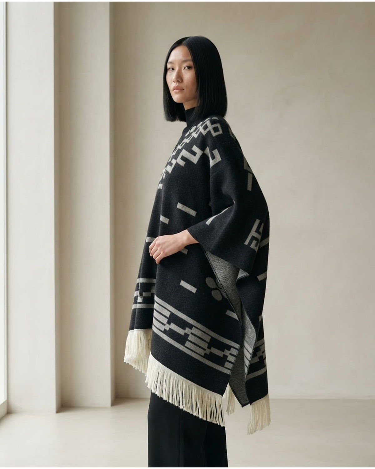 Ella | Effortless Poncho Wrap for Autumn/Winter - Side View