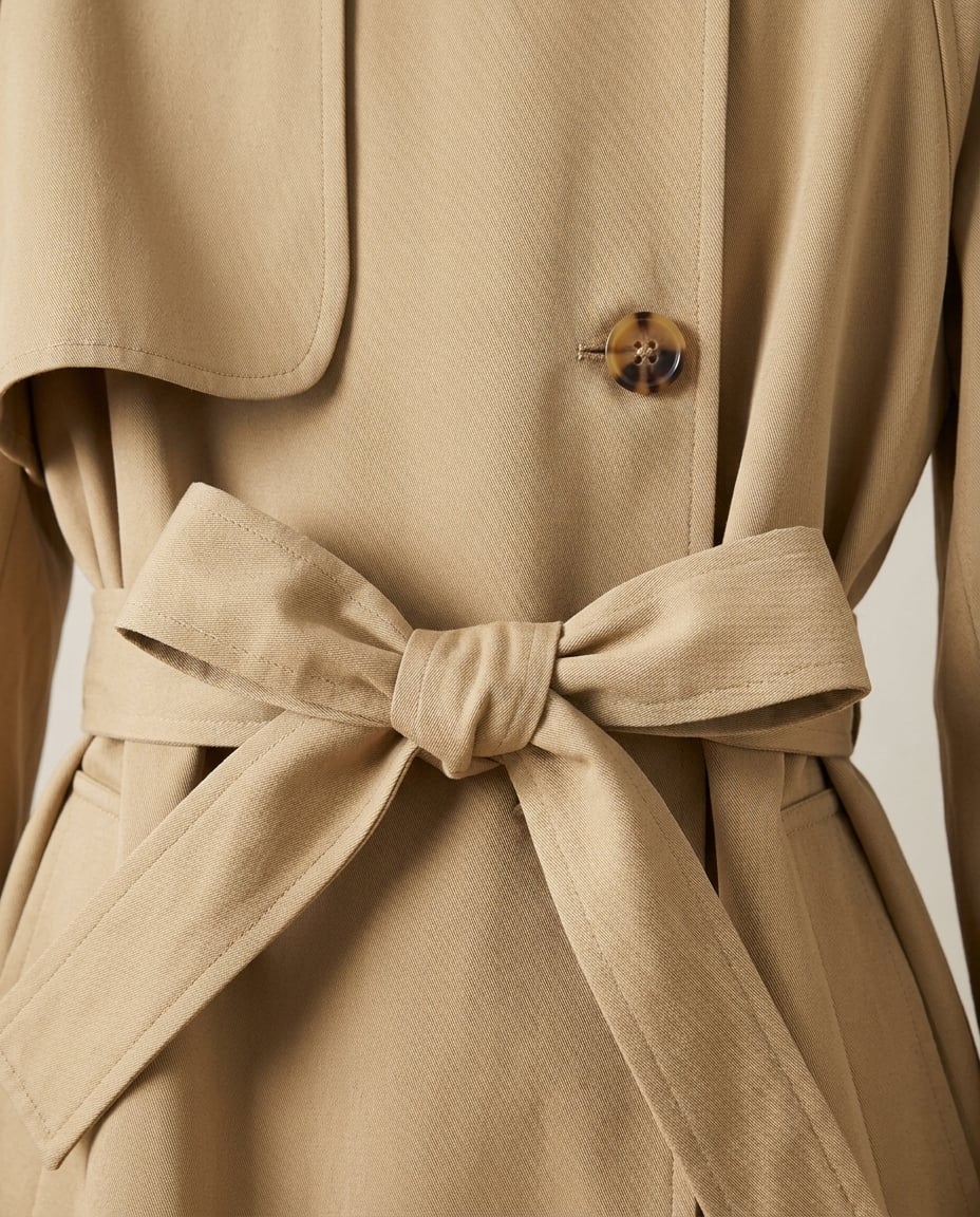 Ella | Elegant Trench Coat - detail close-up