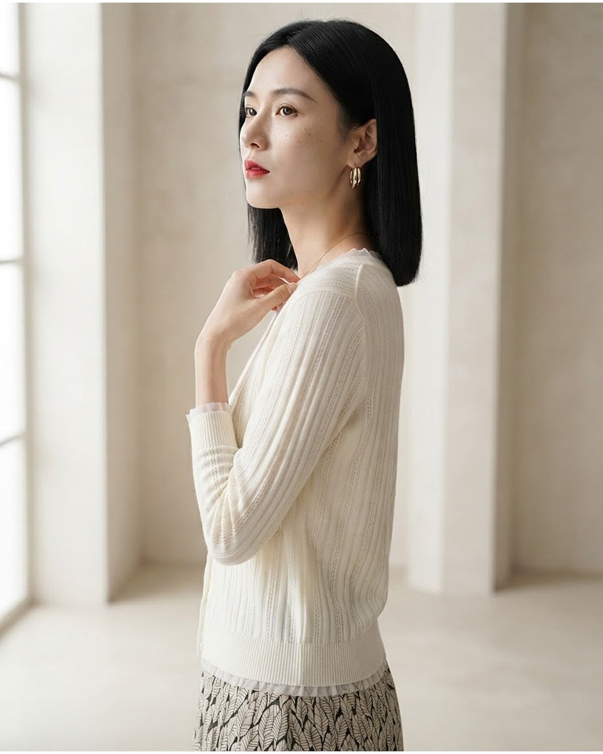 Ella | Timeless Knitted Cardigan for Autumn - Side View
