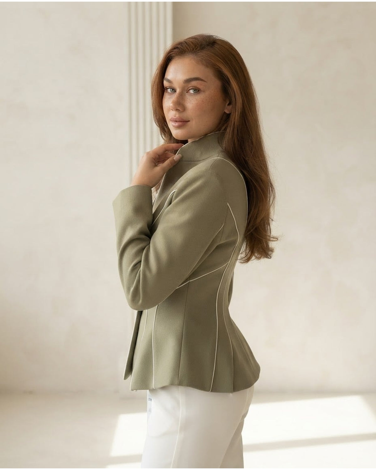 Isla | Elegant Blazer for Autumn/Winter - Side View