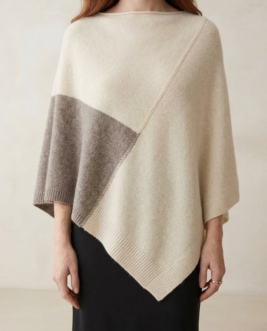 Isla | Sophisticated Poncho for Autumn/Winter - Detail Close-Up