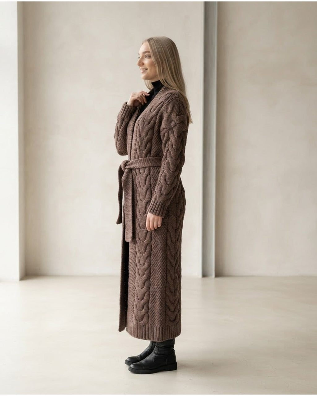 Lily | Elegant Cable-Knit Cardigan for Autumn/Winter - Side View