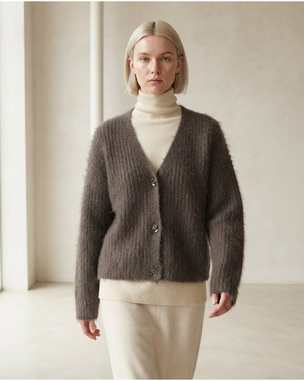 Lily | Elegant Cardigan for Autumn/Winter - Front View