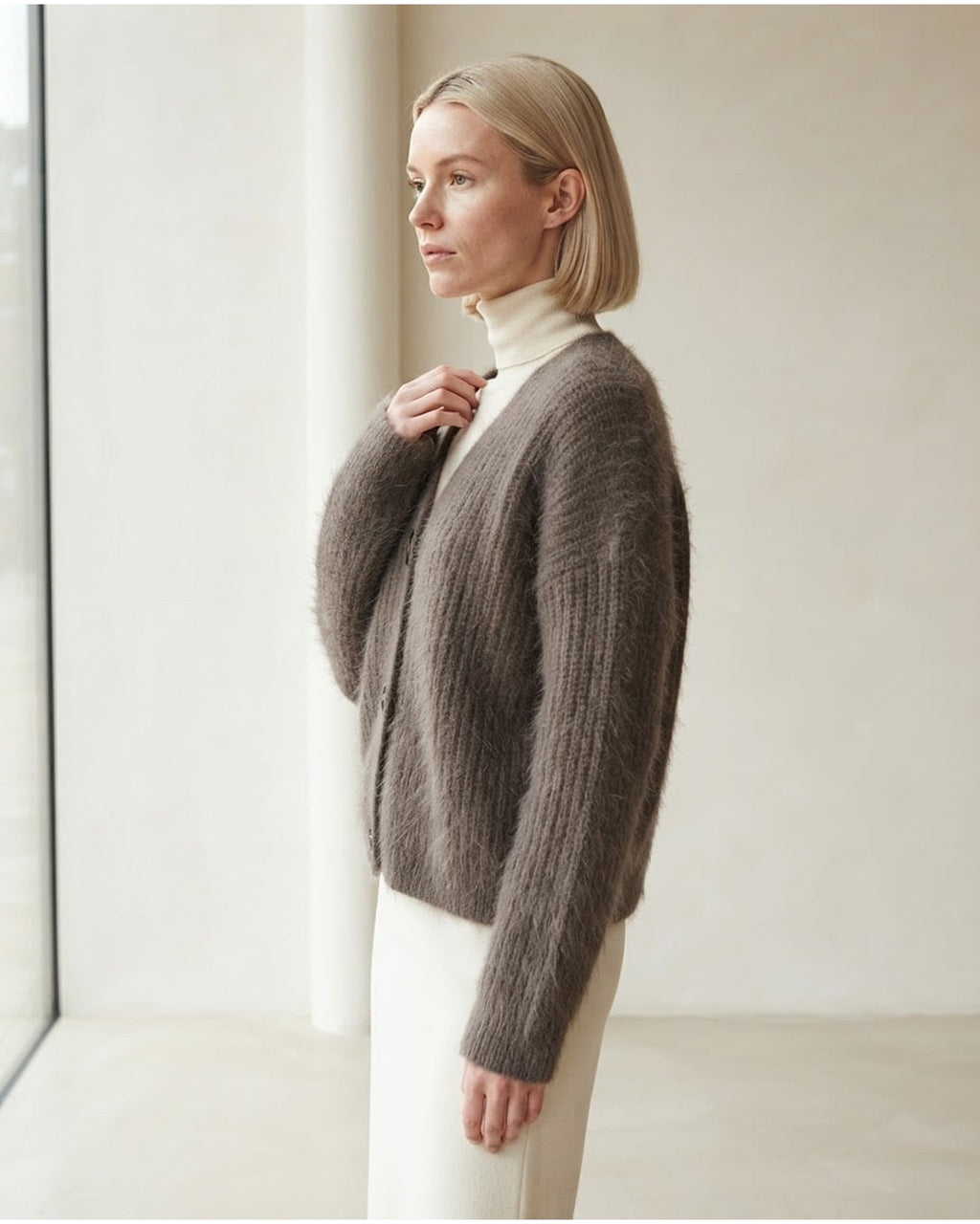Lily | Elegant Cardigan for Autumn/Winter - Side View