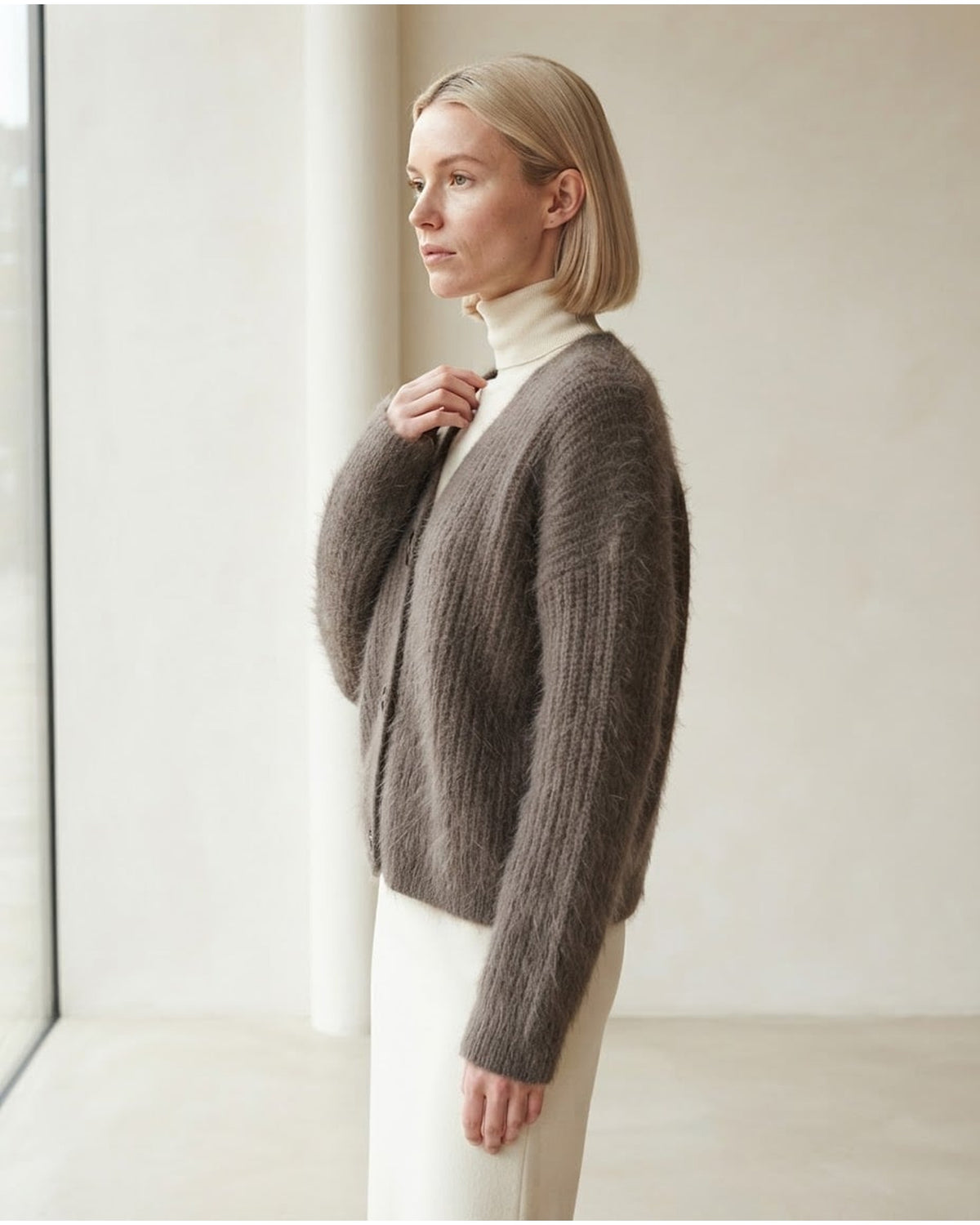 Lily | Elegant Cardigan for Autumn/Winter - Side View