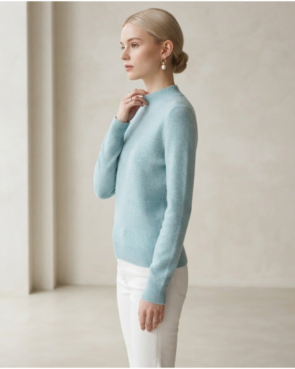 Lily | Elegant Sweater for Autumn/Winter - Side View