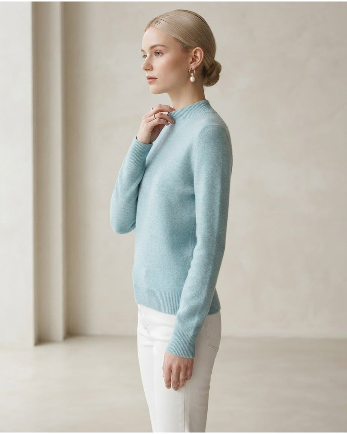 Lily | Elegant Sweater for Autumn/Winter - Side View