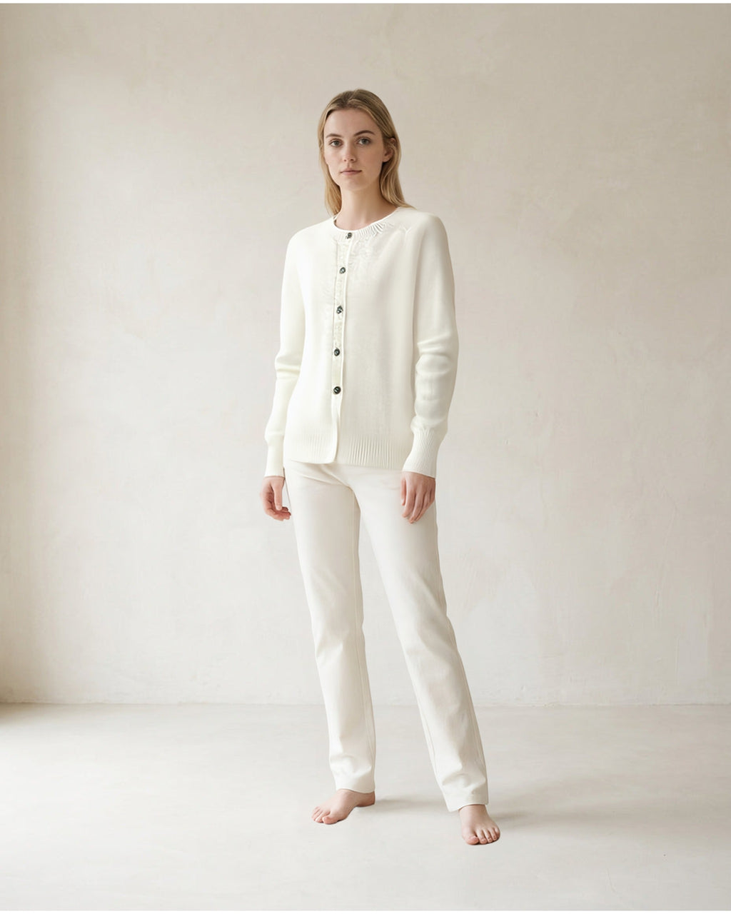 Lily | Refined Merino Cardigan for Autumn/Winter | Part 1 — Hero / Front