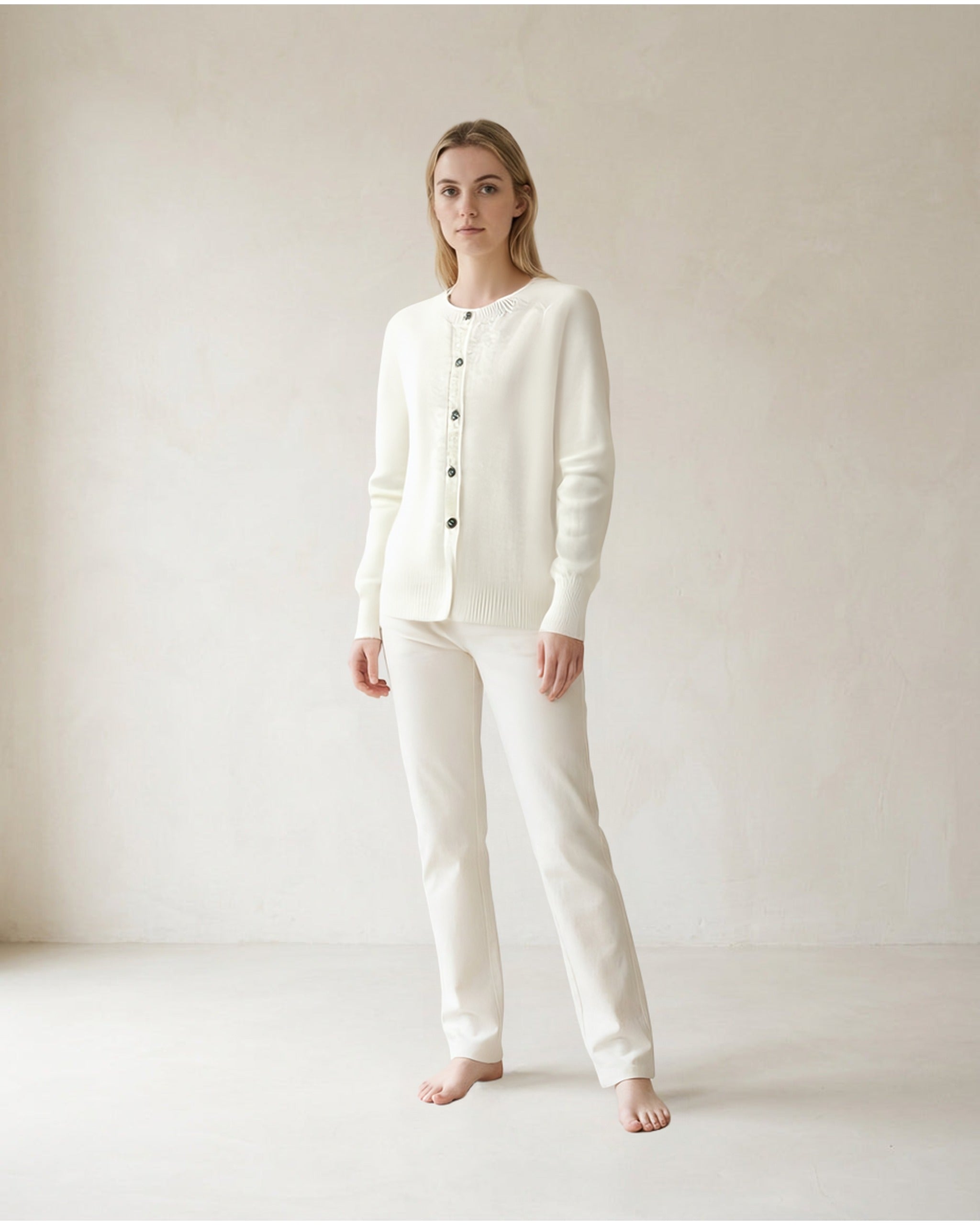 Lily | Refined Merino Cardigan for Autumn/Winter | Part 1 — Hero / Front