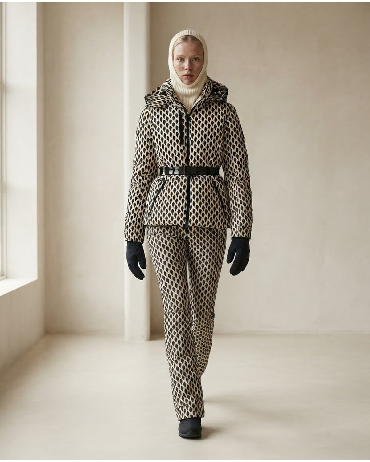 Lily | Sophisticated Puffed Jacket for Winter - Front View