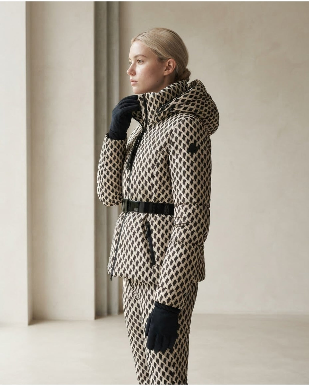 Lily | Sophisticated Puffed Jacket for Winter - Side View