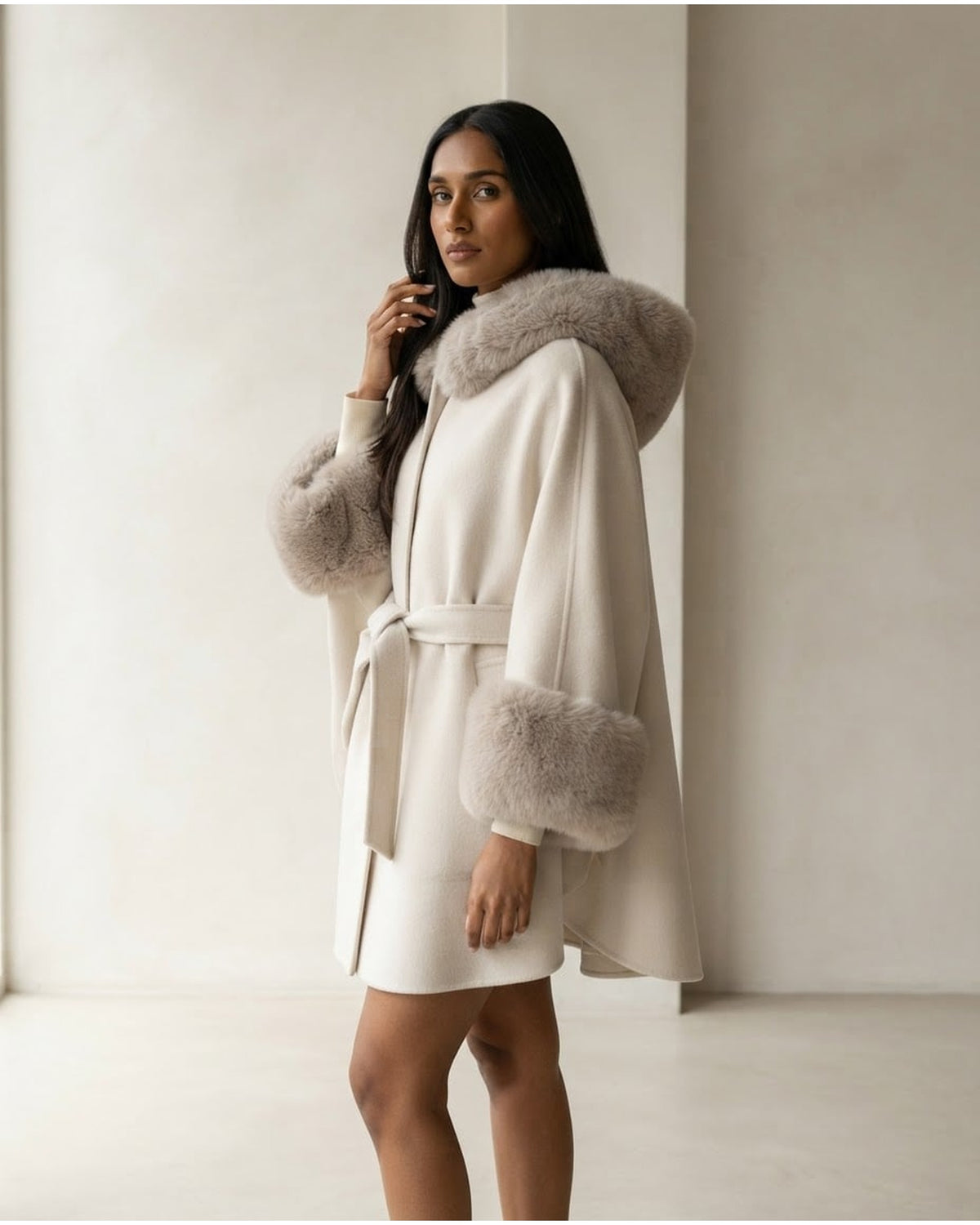 Maya | Elegant Cape Coat for Winter - Side View