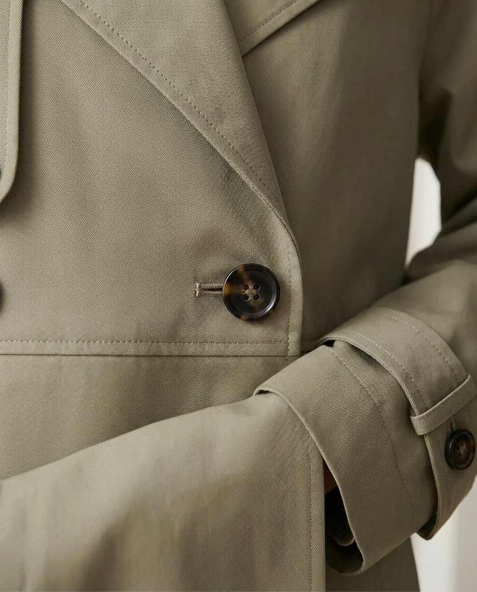 Naomi | Timeless Trench Coat for Winter - Detail Close-Up