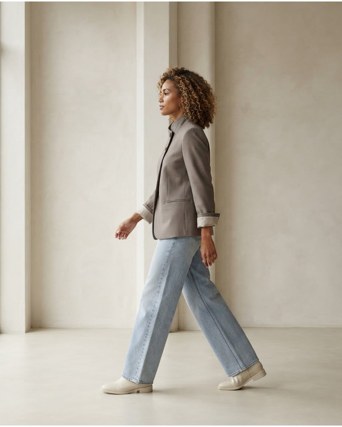 Zara | Sophisticated Blazer for Autumn/Winter - Side View